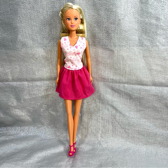 Simba Doll - Steffi Fashion Doll with Pink Heart Dress Outfit 12" - Picture 2 of 5